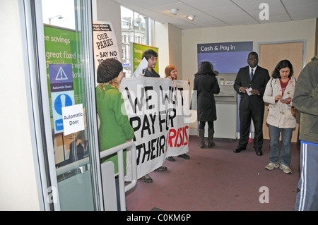 Action Ukuncut Banque Natwest Wood Green protestataires d'évitement fiscal Banque D'Images