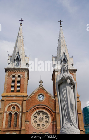 L'Asie, Vietnam, Ho Chi Minh Ville (Saigon) aka. 19e siècle, style néo-roman de la cathédrale Notre-Dame. Banque D'Images