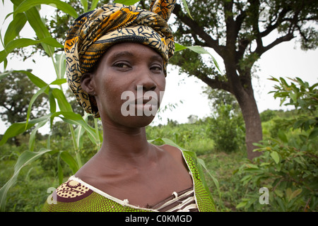 Portrait d'une femme à Safo, un village à 15 km à l'extérieur de Bamako, Mali, Afrique de l'Ouest. Banque D'Images