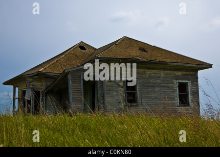 Une ferme abandonnée dans les prairies canadiennes, l'Alberta Banque D'Images