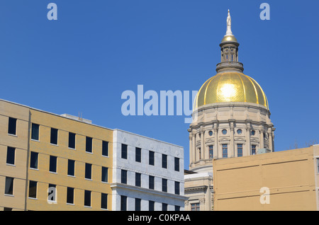 Le Capitole de l'État de Géorgie à Atlanta, Géorgie, sur les toits de la ville. Banque D'Images