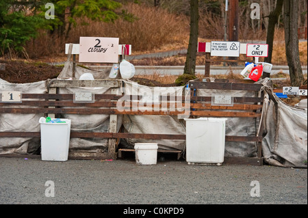 Les écoles communautaires de Sitka, 'Re-cycle' de Sitka dans un centre de collecte de Sitka, en Alaska. L'aluminium peut collection cage. Photographie par Jeffrey Wickett, Banque D'Images