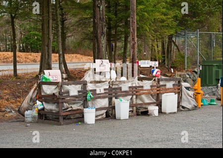 Les écoles communautaires de Sitka, 'Re-cycle' de Sitka dans un centre de collecte de Sitka, en Alaska. L'aluminium peut collection cage. Photographie par Jeffrey Wickett, Banque D'Images