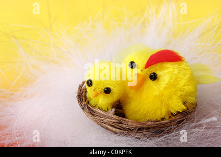 Dans le nid des poules de Pâques sur la bas Banque D'Images