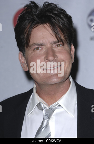 SHEEN ET MUELLER attendent des jumeaux Charlie Sheen et son épouse BROOKE MUELLER attendent des jumeaux, sa mère a Banque D'Images