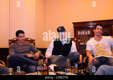 Joey MCINTYRE, Donnie Wahlberg, Danny Wood Nouveaux enfants sur le bloc au cours d'un entretien à l'Adlon Hotel Berlin, Allemagne - 12.09.08 Banque D'Images