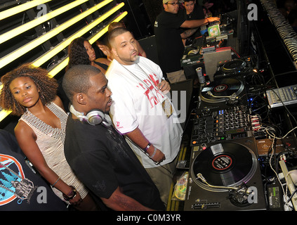 K-Foxx, DJ Stevie J et DJ Kahled jouer à Parkwest Discothèque Miami, Floride - 30.08.08 Banque D'Images