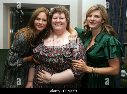 Trinny Woodall et Susannah Constantine Trinny et Susannah visiter le Princess Alice Hospice pour aider à rendre les patients 'l'air bien Banque D'Images