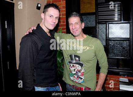 Acteur Keith Collins et talk show host Butch Cordova à l'extérieur du restaurant Valanni Philadelphie, Pennsylvanie - 20.10.08 Banque D'Images