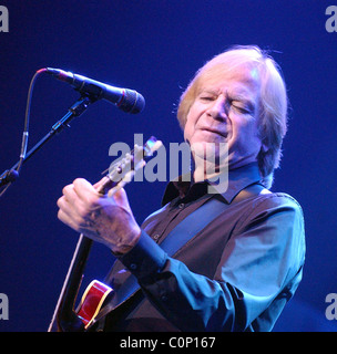 Justin Hayward les Moody Blues d'effectuer la première des deux concerts sold out à l'Heineken Music Hall. Amsterdam, le Banque D'Images