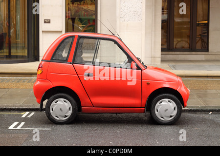 G Wiz electric voiture garée dans le centre de Londres Banque D'Images