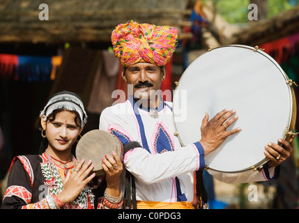 Musiciens folk traditionnel indien d'effectuer d'une manière juste, Surajkund Artisanat Mela, Surajkund, Faridabad, Haryana, Inde Banque D'Images