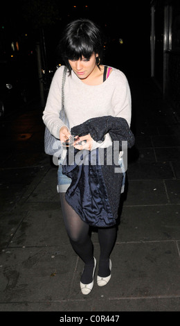 Lily Allen arrivant à la Notting Hill Arts Club à 14h00 London, England - 14.11.08 Alexander s/ Banque D'Images