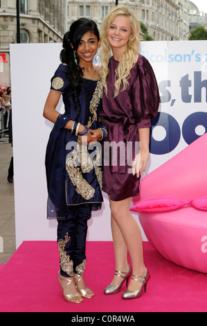 Manjeeven Grewal et Georgia Henshaw au UK film première de ''Angus, Thongs et pelles parfaite' qui s'est tenue à l'Empire Leicester Banque D'Images