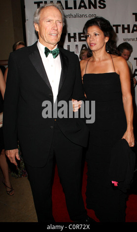 Clint Eastwood et Dina Ruiz Eastwood 'La Thalians" 53e gala annuel de Clint Eastwood, qui a eu lieu au Beverly Hilton Banque D'Images