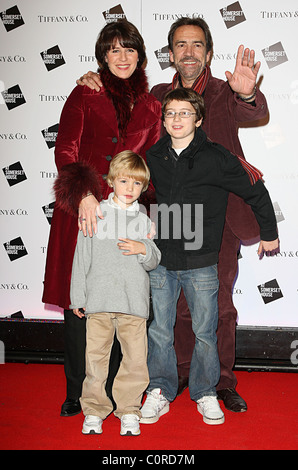 Robert Lindsay avec sa famille d'Accueil pour VIP pour la soirée d'ouverture patinoire Somerset House Londres, Angleterre - 18.11.08 / Toby de cer Banque D'Images