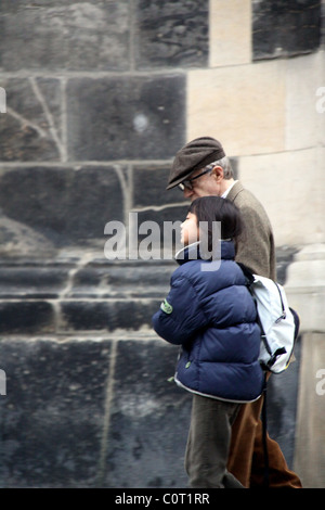 Woody Allen et fille Bechet Dumaine visitez l'église Frauenkirche de Dresde, Allemagne - 19.12.08 Banque D'Images