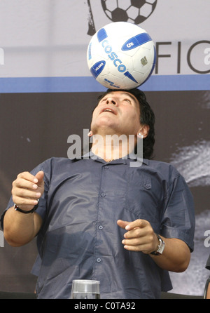 Gestionnaire de l'Argentine Diego Maradona est l'hôte d'une conférence de presse au cours de sa visite l'Inde Calcutta, Inde - 07.12.08 Banque D'Images