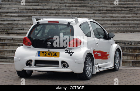 AYGO CRAZY' CONCEPT CAR Aygo Crazy est le parfait antidote à tous ceux concept-cars sauvages qui ressemblent beaucoup sur le stand montrent mais Banque D'Images