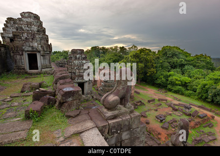 Le Phnom Bakheng datant de la fin du ixe et au début de 10e siècle, Angkor, Site du patrimoine mondial de l'UNESCO, le Cambodge, l'Indochine, l'Asie Banque D'Images