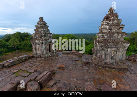 Le Phnom Bakheng datant de la fin du ixe et au début de 10e siècle, Angkor, Site du patrimoine mondial de l'UNESCO, le Cambodge, l'Indochine, l'Asie Banque D'Images