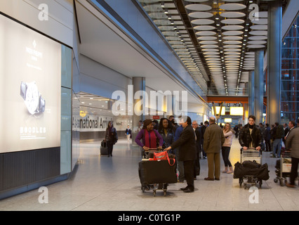 Hall des arrivées - Terminal 5 - Heathrow Airport - Londres Banque D'Images