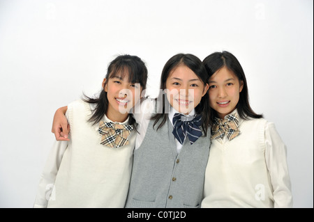 High School Girls Standing Side by Side Banque D'Images