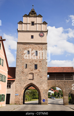 Dinkelsbühl, Bavière, Allemagne. Nordlingentor Nordlingen Gate tower et remparts de la vieille ville médiévale de Altstadt sur la Route Romantique Banque D'Images