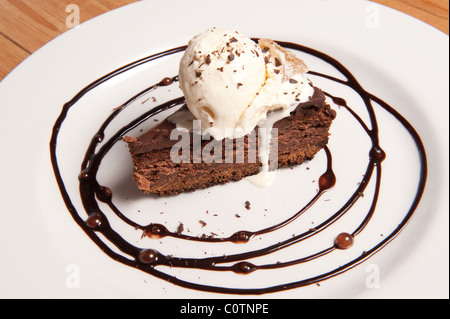 Gâteau fromage au chocolat belge avec glace au gingembre. Banque D'Images