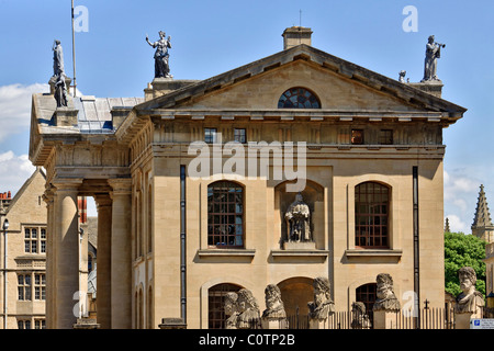 Sheldonian Theatre d'Oxford au Royaume-Uni et les chefs Banque D'Images