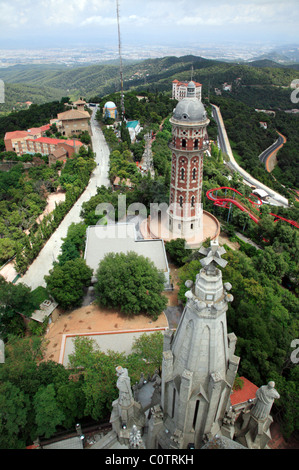 Vue aérienne de la partie supérieure de Temple de Sagrat Cor sur le sommet du Mont Tibidabo à Barcelone, Catalogne, Espagne Banque D'Images