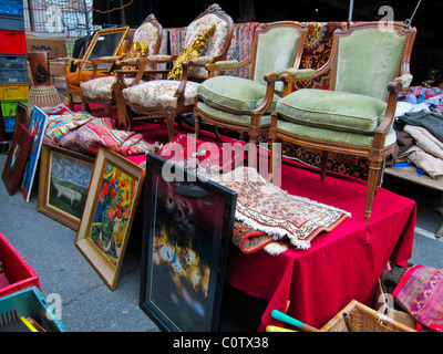 Montreuil, France, Shopping, 'Antiquités françaises', meubles français, chaises, marché vintage, marché aux puces, magasin Thrift, exposition locale de vendeur de rue Banque D'Images