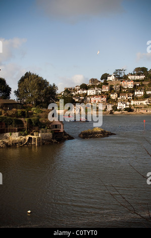 Riverside logements à warfleet avec les chalutiers à Dartmouth et Kingswear, rivière Dart, Kingswear, Dartmouth, Devon creek Banque D'Images