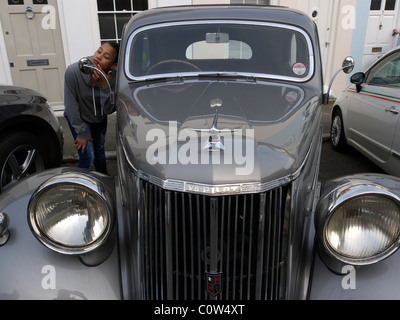 United Kingdom West Sussex arundel une ford v8 gris voiture vintage pilote Banque D'Images