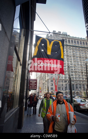 Un restaurant McDonald's à New York dans le Lower Manhattan le Samedi, Février 19, 1011. (© Richard B. Levine) Banque D'Images