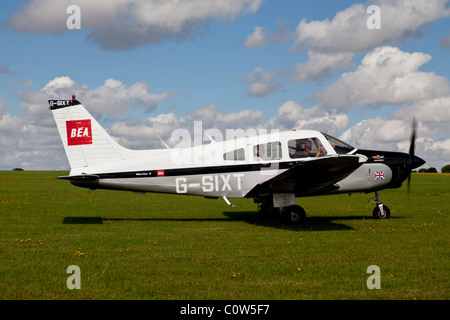 Piper PA-28-161 Cherokee Warrior ll, reg G-Sixt, à Sywell Banque D'Images