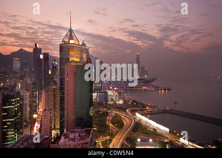 Scenic urbain béatifique coucher du soleil à Hong Kong paysage de nuit Banque D'Images