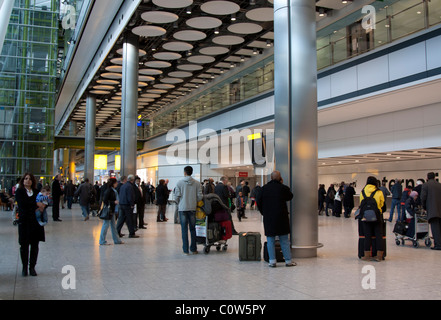 Hall des arrivées - Terminal 5 - Heathrow Airport - Londres Banque D'Images