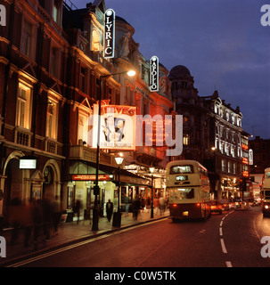 Les théâtres du West End, Shaftesbury Avenue, Londres. Banque D'Images