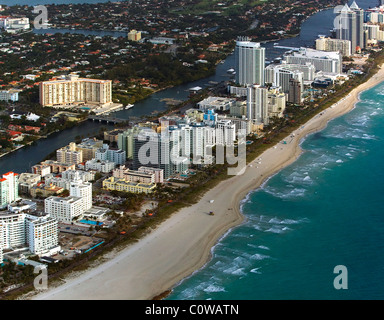 Vue aérienne au-dessus de Miami Beach en Floride Banque D'Images