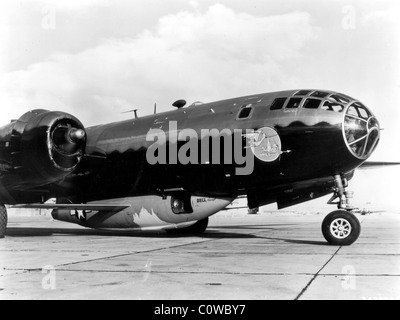 Bell X-1A se reposant dans le ventre d'un B-29. Banque D'Images