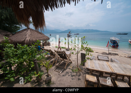 La petite plage de Gili Air la plus petite île du groupe d'îles Gili au large de Lombok Indonésie Banque D'Images