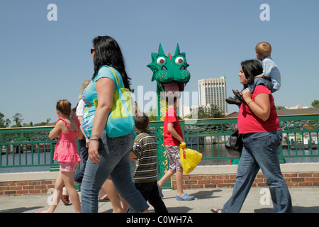 Orlando Floride, Lake Buena Vista, Downtown Disney Springs, LEGO imagination Center, dragon, les visiteurs voyage visite touristique site touristique Landma Banque D'Images