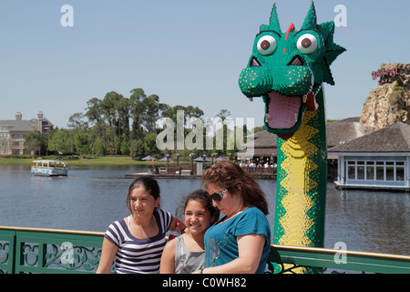Orlando Floride, Lake Buena Vista, Downtown Disney Springs, LEGO imagination Center, dragon, les visiteurs voyage visite touristique site touristique Landma Banque D'Images