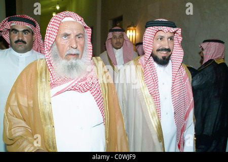 D'attente de l'Arabie pour payer ses condoléances à la mort du Roi Fahd au Palais du Prince Salman. Banque D'Images