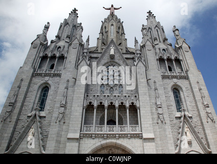 Temple de Sagrat Cor sur le sommet du Mont Tibidabo à Barcelone, Catalogne, Espagne Banque D'Images