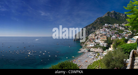 La petite ville de Positano sur la côte amalfitaine en Italie Banque D'Images