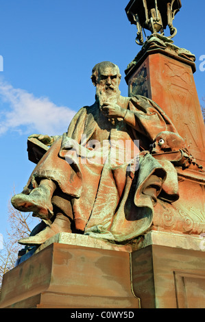 Le philosophe statue sur le pont dans le parc de Kelvingrove, Glasgow, Ecosse. Banque D'Images