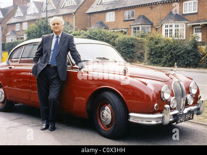 Inspecteur Morse UK police TV Les séries dramatiques produites par Zenith pour CIT et Carlton avec John Thaw ici avec sa Jaguar MK2 saloon Banque D'Images