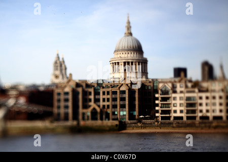 London's iconic Saint Paul's Cathedral vue prise avec Tilt Shift lens Banque D'Images